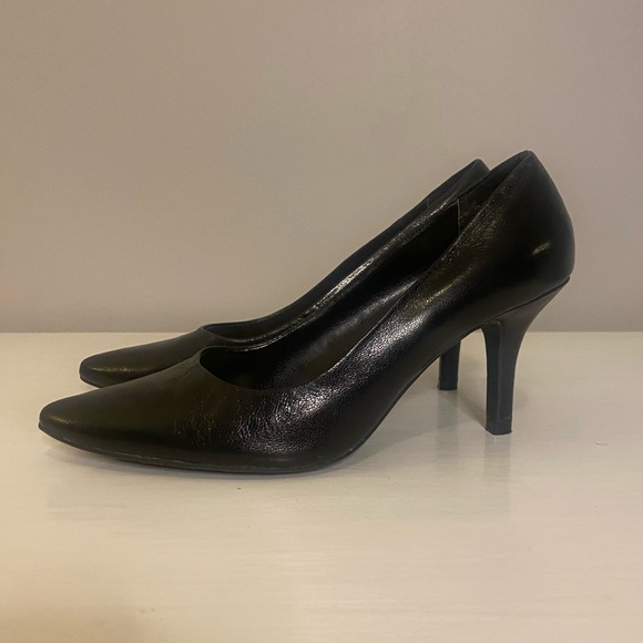 KENNETH COLE REACTION • Women’s Black High Heels “Quick Snap” Size- 8 - Picture 2 of 7